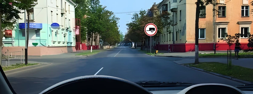Թույլատրվու՞մ է կցորդ քարշակող թեթև մարդատարին խաչմերուկում երթևեկել ուղիղ։ · Ճանապարհային նշաններ և գծանշումներ · 4/157․ պաշտոնական նկար