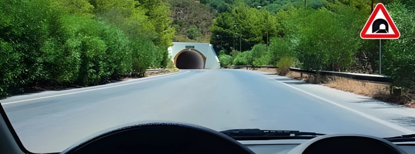 Այս նշանը տեղեկացնում է այնպիսի թունելին մոտենալու մասին, · Ճանապարհային նշաններ և գծանշումներ · 4/174․ պաշտոնական նկար